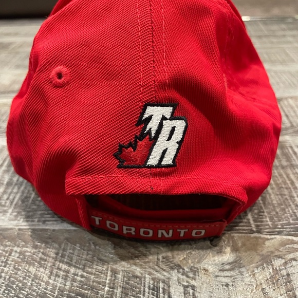 TORONTO RAPTORS Reebok White/Black and Red Cap with Silver Logo - Picture 3 of 4
